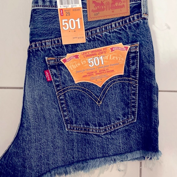 Levi’s 501 straight leg, button-fly shorts - Picture 3 of 3